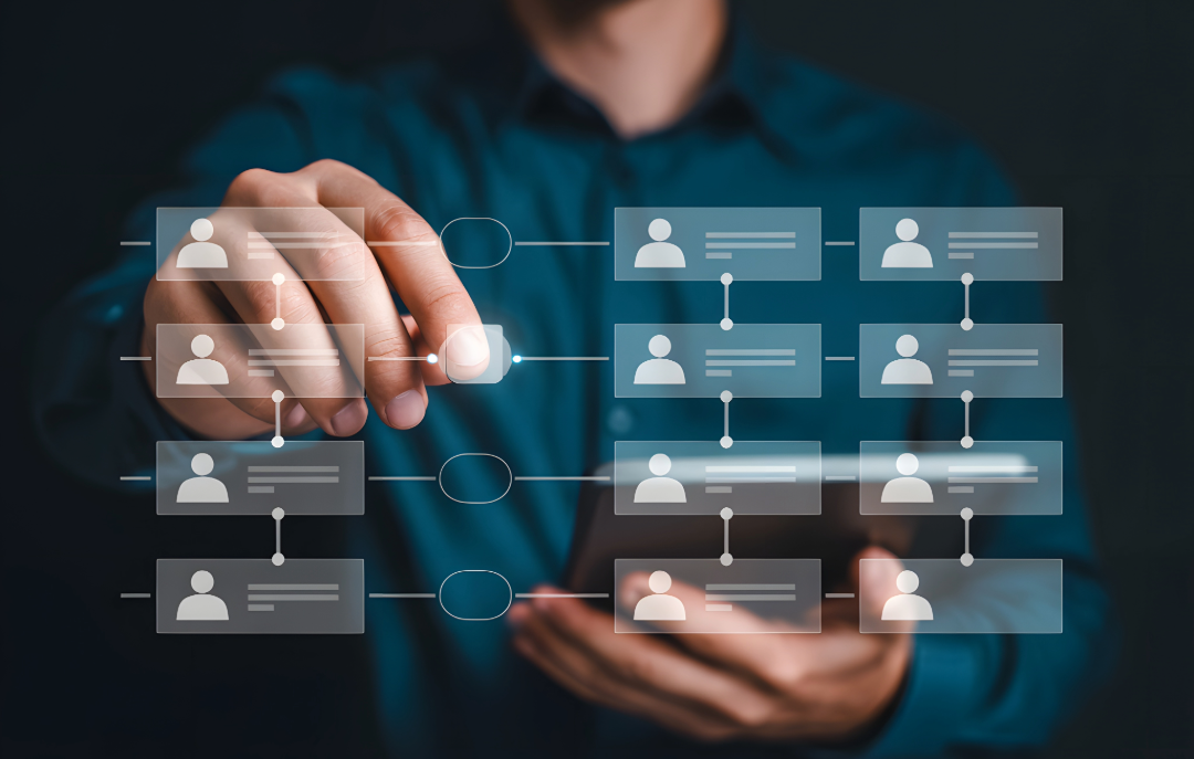 Die Grafik symbolisiert KAN-ONEs Aufgaben- und Projektmanagement mit Zuweisung, Priorisierung und automatischer Benachrichtigung.